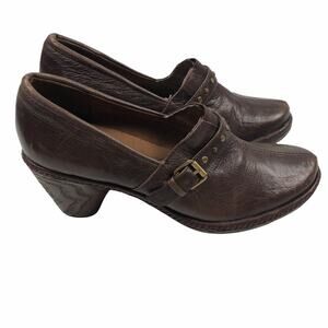 Naturalizer brown heeled shoe  7.5